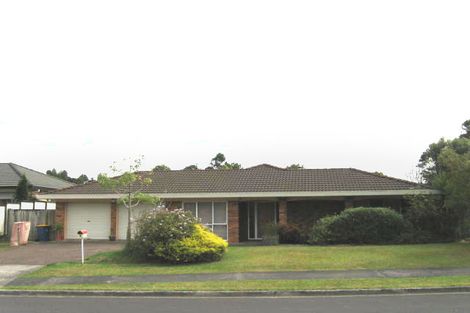 Photo of property in 6 Taupiko Place, Green Bay, Auckland, 0604