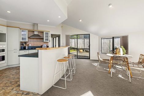 Photo of property in 23 Amesbury Drive, Churton Park, Wellington, 6037