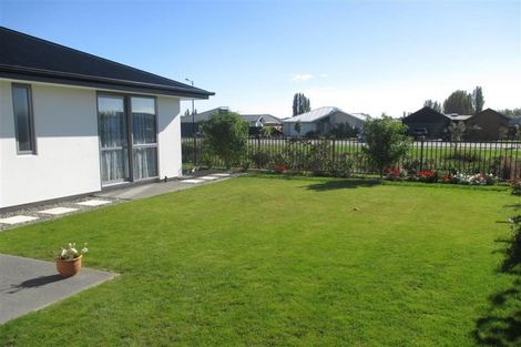 Photo of property in 43 Te Whenu Crescent, Marshland, Christchurch, 8083