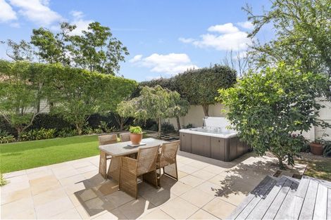 Photo of property in 32 Clarence Road, Northcote Point, Auckland, 0627