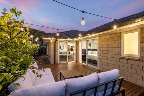 Photo of property in 27 Mooring Close, Whitby, Porirua, 5024