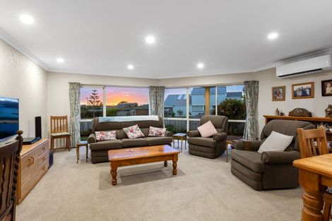 Photo of property in 6 Settlers Grove, Orewa, 0931