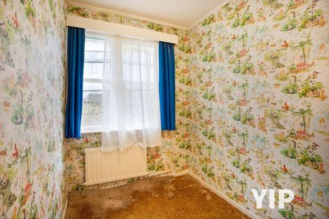 Photo of property in 1 Turville Crescent, Newlands, Wellington, 6037