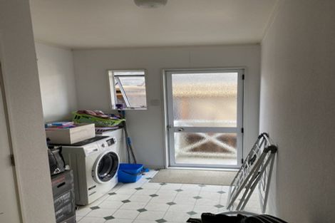 Photo of property in 1/71 Browns Bay Road, Browns Bay, Auckland, 0630