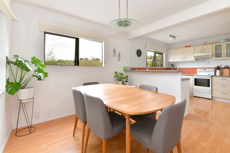 Photo of property in 10 Elliston Crescent, Stanmore Bay, Whangaparaoa, 0932
