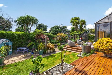 Photo of property in 15 Whyte Street, Paraparaumu Beach, Paraparaumu, 5032