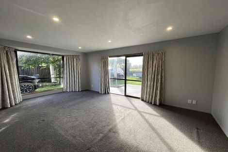 Photo of property in 32 Karnak Crescent, Russley, Christchurch, 8042