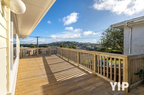 Photo of property in 22 Longcroft Terrace, Newlands, Wellington, 6037