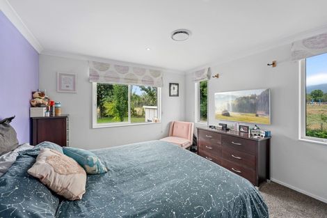 Photo of property in 52 Nimmo Avenue West, Waikanae, 5036