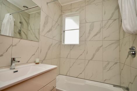 Photo of property in 112 Ruamahanga Crescent, Terrace End, Palmerston North, 4410