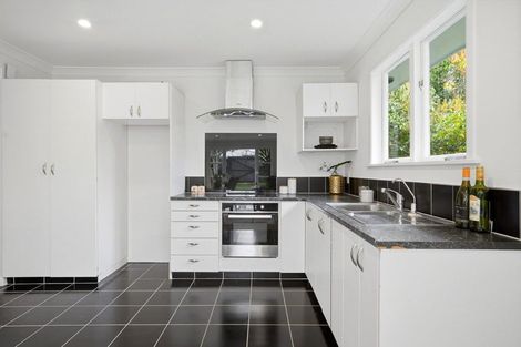 Photo of property in 102 Taikata Road, Te Atatu Peninsula, Auckland, 0610