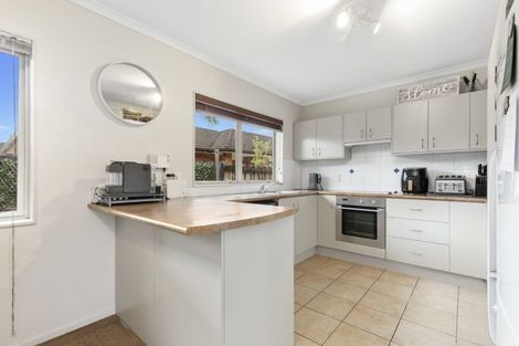 Photo of property in 22 Carisbrook Crescent, Papakura, 2110