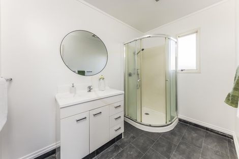 Photo of property in 1/136 Shifnal Drive, Randwick Park, Auckland, 2105