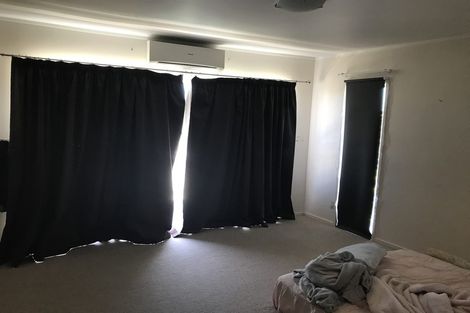 Photo of property in 63 Chelsea View Drive, Chatswood, Auckland, 0626