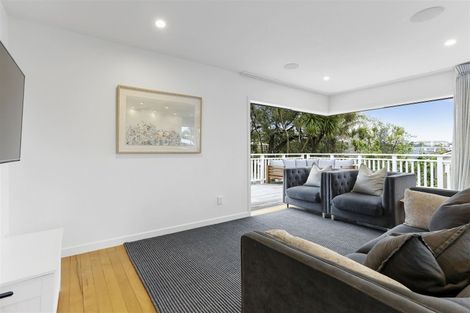 Photo of property in 5 Arahia Street, Northcote, Auckland, 0627
