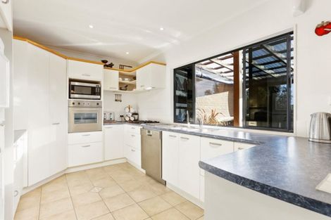 Photo of property in 4 Northcross Drive, Oteha, Auckland, 0632