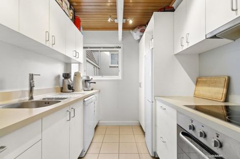 Photo of property in 28 Cottleville Terrace, Thorndon, Wellington, 6011