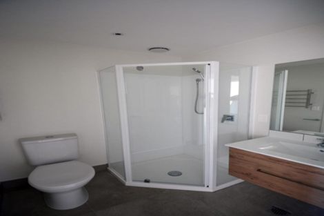 Photo of property in 6/66 Neil Avenue, Te Atatu Peninsula, Auckland, 0610