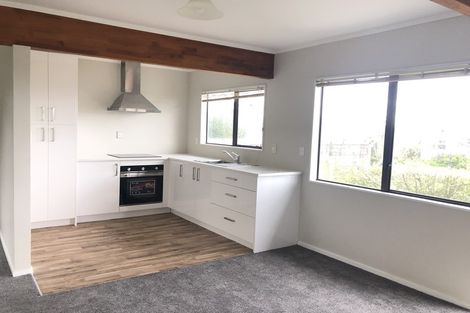 Photo of property in 1/92 Target Road, Totara Vale, Auckland, 0629