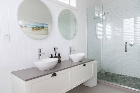 Photo of property in 53a Braemar Road, Castor Bay, Auckland, 0620