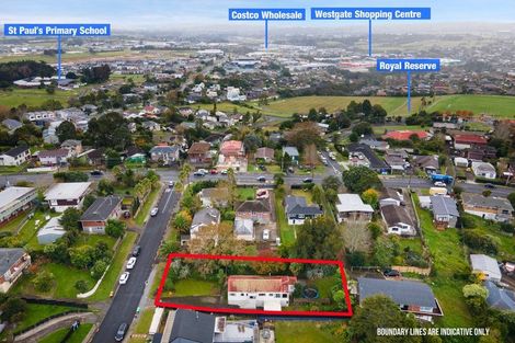 Photo of property in 4 Cyclarama Crescent, Massey, Auckland, 0614