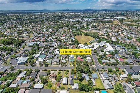 Photo of property in 11 Ranui Station Road, Ranui, Auckland, 0612