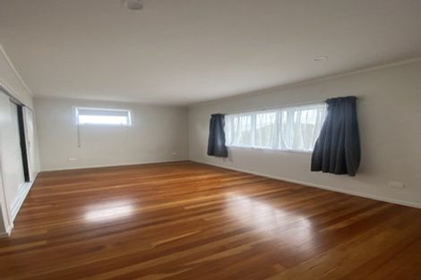 Photo of property in 33 Wharf Road, Te Atatu Peninsula, Auckland, 0610