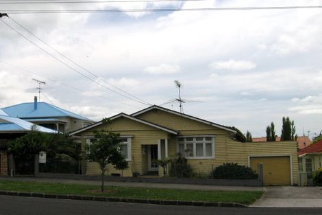 Photo of property in 67 Kiwi Road, Point Chevalier, Auckland, 1022