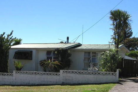 Photo of property in 54 Divich Avenue, Te Atatu South, Auckland, 0610