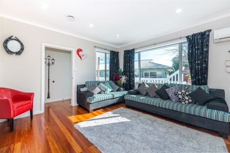 Photo of property in 8a Gloria Avenue, Te Atatu Peninsula, Auckland, 0610