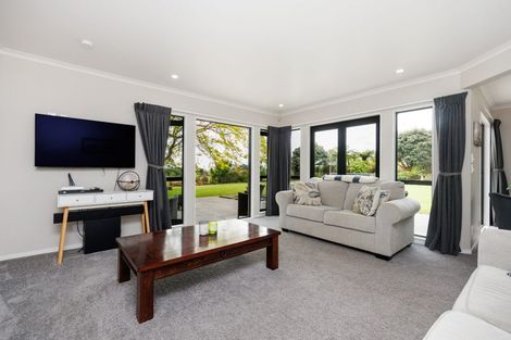 Photo of property in 27 Abby Road, Fitzherbert, Palmerston North, 4410
