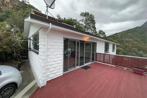 Photo of property in 9 Angle Street, Picton, 7220