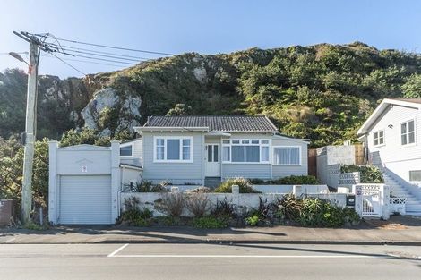 Photo of property in 33 Moa Point Road, Moa Point, Wellington, 6022