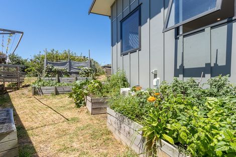 Photo of property in 35 Seagrass Place, Otaki Beach, Otaki, 5512