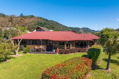 Photo of property in 4 Admiralty Place, Waikawa, Picton, 7220