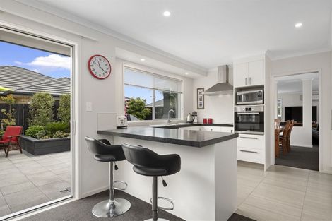 Photo of property in 31 Leet Crescent, Papamoa Beach, Papamoa, 3118