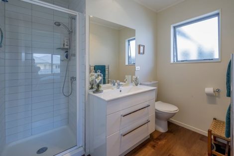 Photo of property in 16 Barry Curtis Place, Levin, 5510