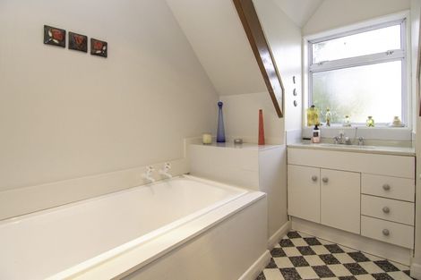 Photo of property in 200 Aokautere Drive, Fitzherbert, Palmerston North, 4471