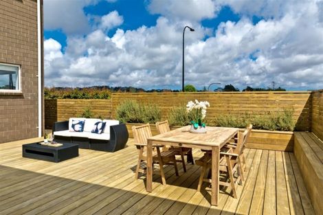 Photo of property in 1 Van Rixel Drive, Kumeu, 0810