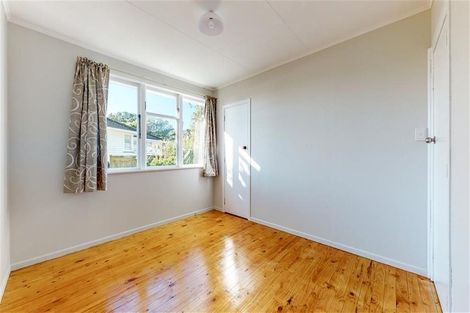 Photo of property in 14 Surprise Place, Cannons Creek, Porirua, 5024