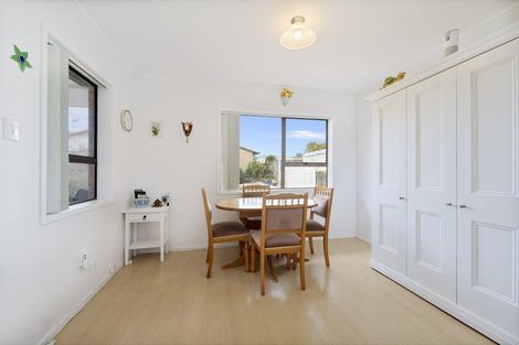 Photo of property in 2/9 Annette Avenue, Te Atatu South, Auckland, 0610