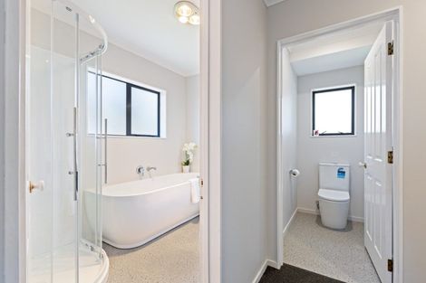 Photo of property in 47 Paynters Avenue, Strandon, New Plymouth, 4312