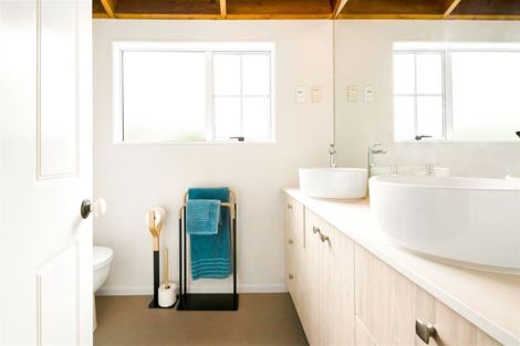 Photo of property in 4 Edwin Mitchelson Road, Muriwai, Waimauku, 0881