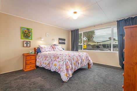 Photo of property in 22 Motuoapa Place, Kelvin Grove, Palmerston North, 4414