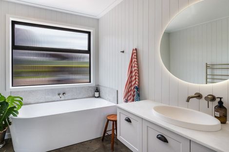 Photo of property in 16 Durmast Place, Kinloch, Taupo, 3377