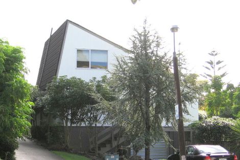 Photo of property in 2/10 Trident Place, Shelly Park, Auckland, 2014