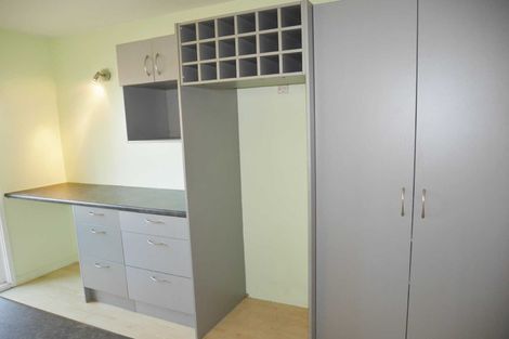 Photo of property in 32 Raekura Place, Redcliffs, Christchurch, 8081