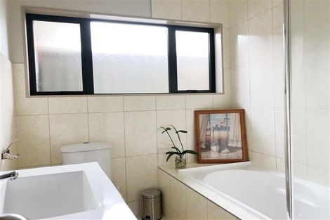 Photo of property in 318 Triangle Road, Massey, Auckland, 0614