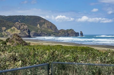 Photo of property in 107 North Piha Road, Piha, 0772