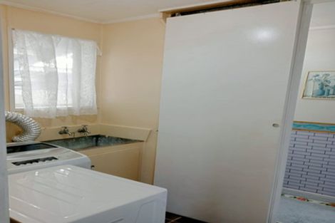 Photo of property in 11 Iredale Road, Hawera, 4610